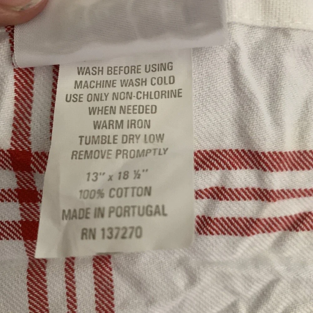 SUR LA TABLE Set of four Cotton Placemats & Napkins Red White French Country